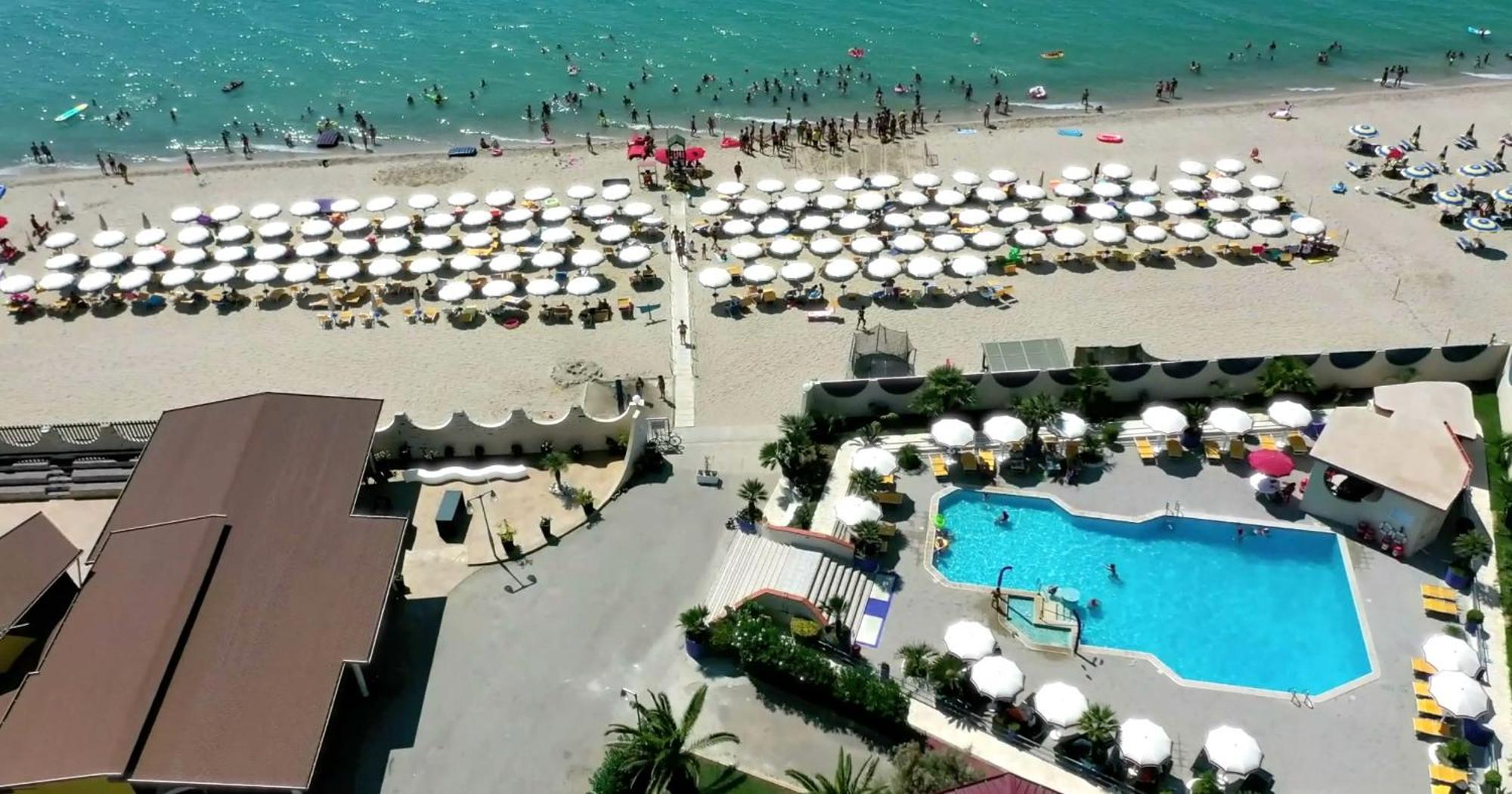 Nirvana Club Village Botricello Dış mekan fotoğraf